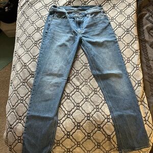 Old Navy Women’s Size 8 Mid Rise Wow Boyfriend Jeans Like New